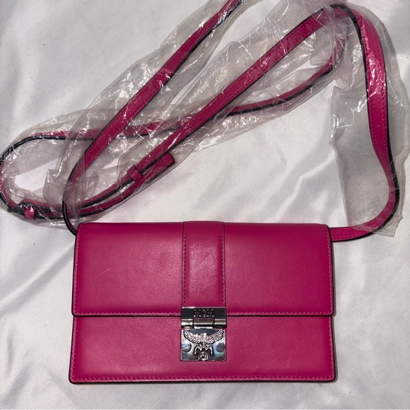 MCM Hot Pink NWT Patricia Continental Crossbody Wallet On Chain Purse *RARE* - Picture 3 of 11